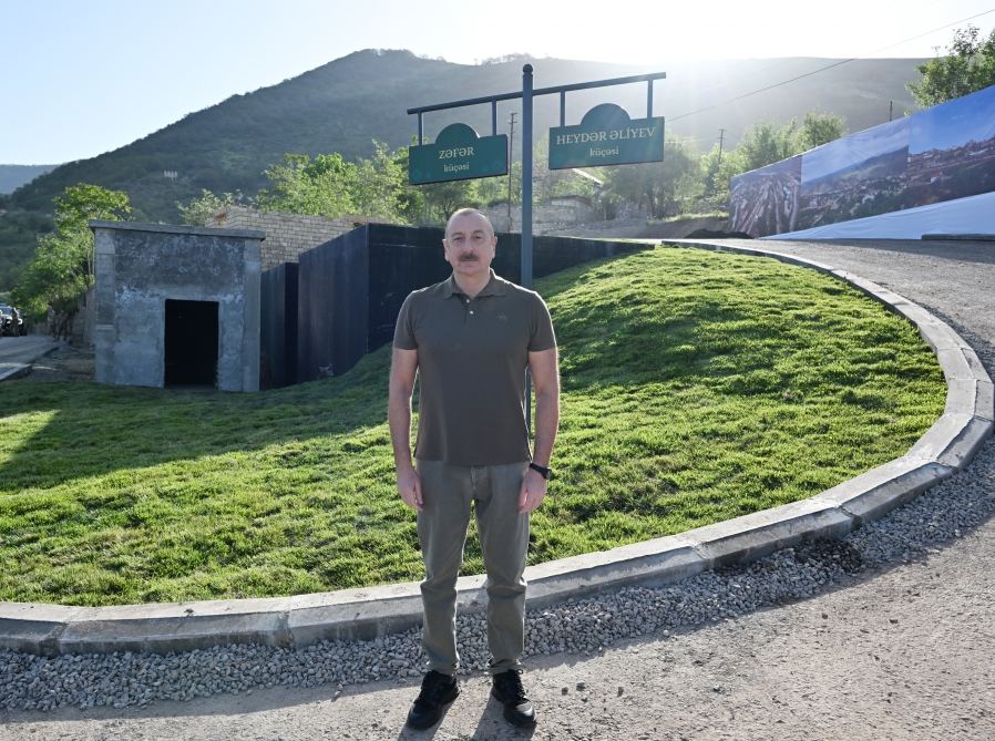 President Ilham Aliyev participates in unveiling ceremony of signs at intersection of Heydar Aliyev, Zafar and May 28 streets in Lachin (PHOTO/VIDEO)