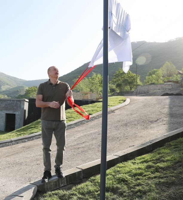 President Ilham Aliyev participates in unveiling ceremony of signs at intersection of Heydar Aliyev, Zafar and May 28 streets in Lachin (PHOTO/VIDEO)