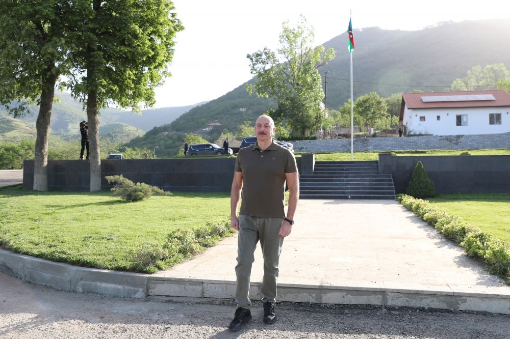 President Ilham Aliyev participates in unveiling ceremony of signs at intersection of Heydar Aliyev, Zafar and May 28 streets in Lachin (PHOTO/VIDEO)
