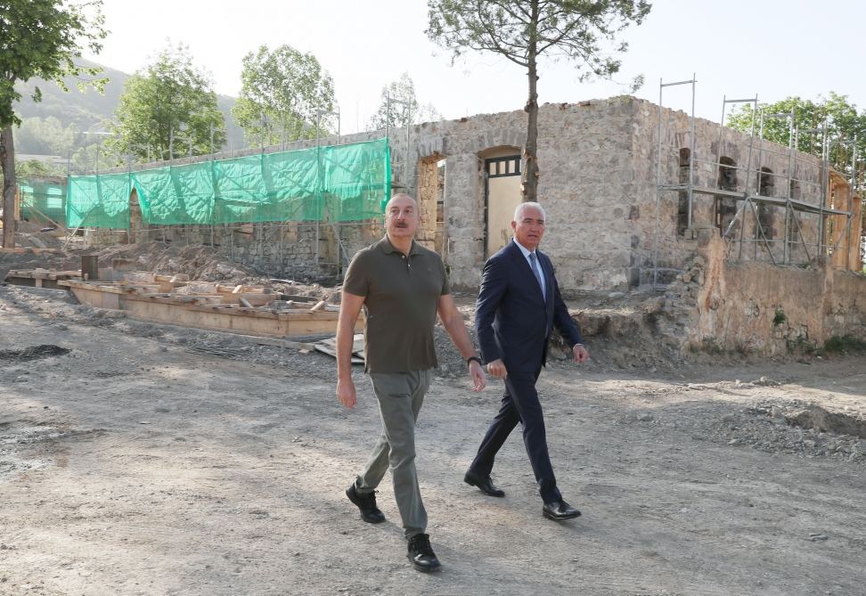 President Ilham Aliyev participates in unveiling ceremony of signs at intersection of Heydar Aliyev, Zafar and May 28 streets in Lachin (PHOTO/VIDEO)
