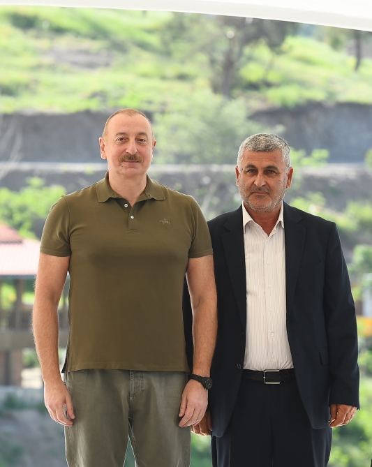 President Ilham Aliyev meets people who returned in Lachin, presents them house keys (PHOTO/VIDEO)