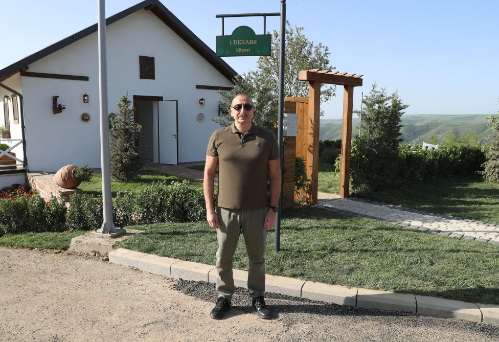 President Ilham Aliyev attends unveiling of sign on 1 December street, gets acquainted with conditions created in renovated residential building in Lachin (PHOTO/VIDEO)
