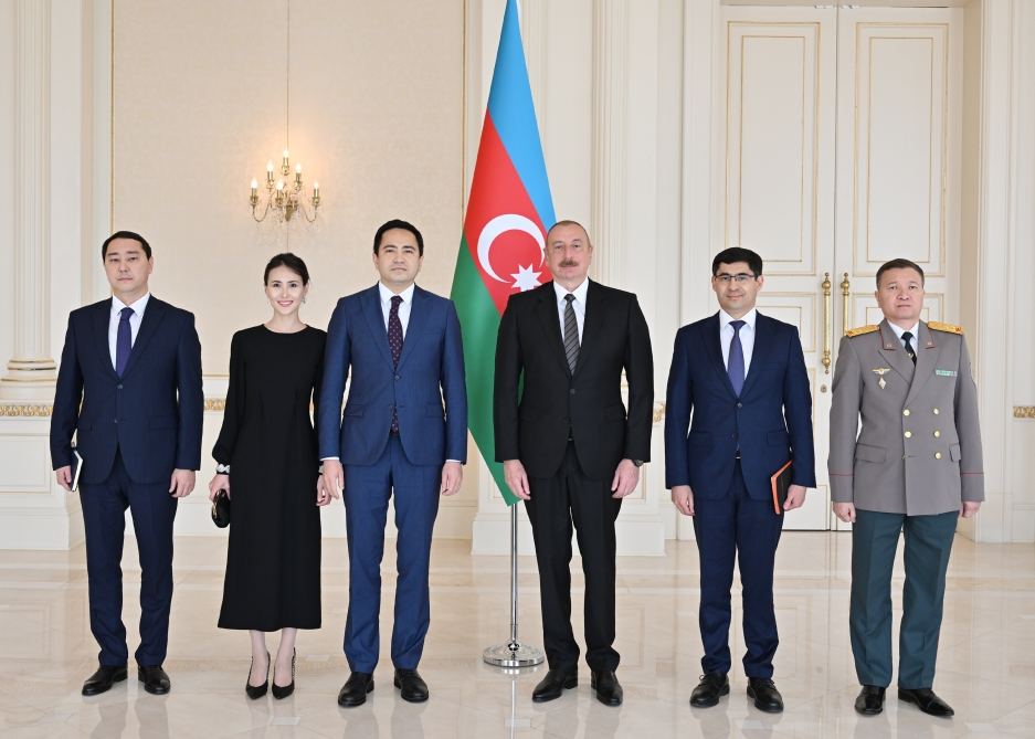 President Ilham Aliyev accepts credentials of incoming ambassador of Kazakhstan (PHOTO/VIDEO)