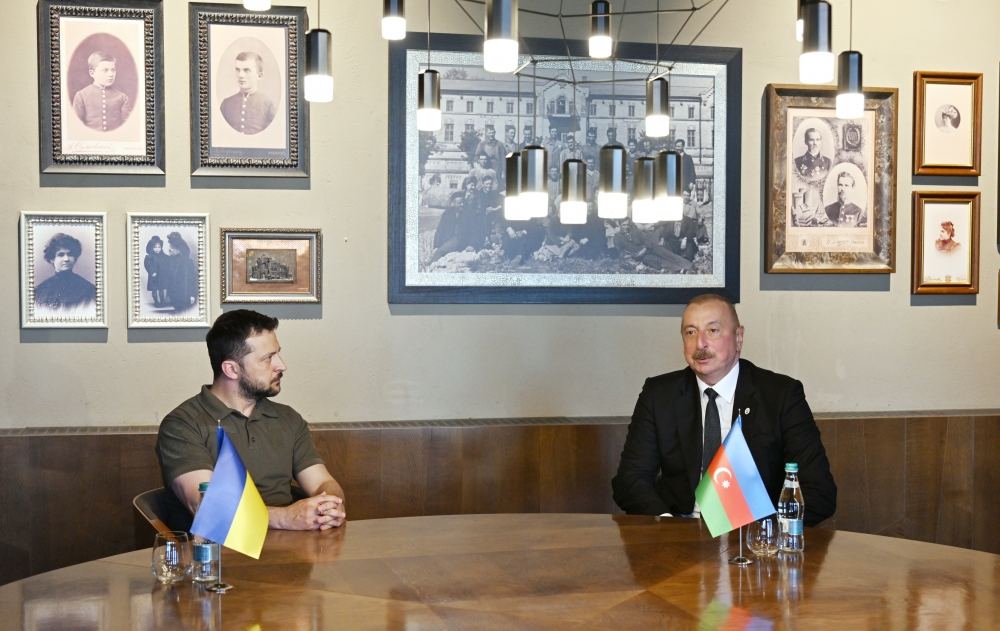 President Ilham Aliyev, President Volodymyr Zelensky hold meeting in Chișinău (PHOTO/VIDEO)
