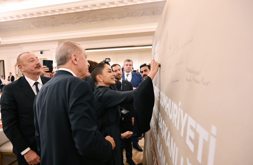 President Ilham Aliyev, First Lady Mehriban Aliyeva attend dinner hosted on behalf of Recep Tayyip Erdogan in Ankara (PHOTO)