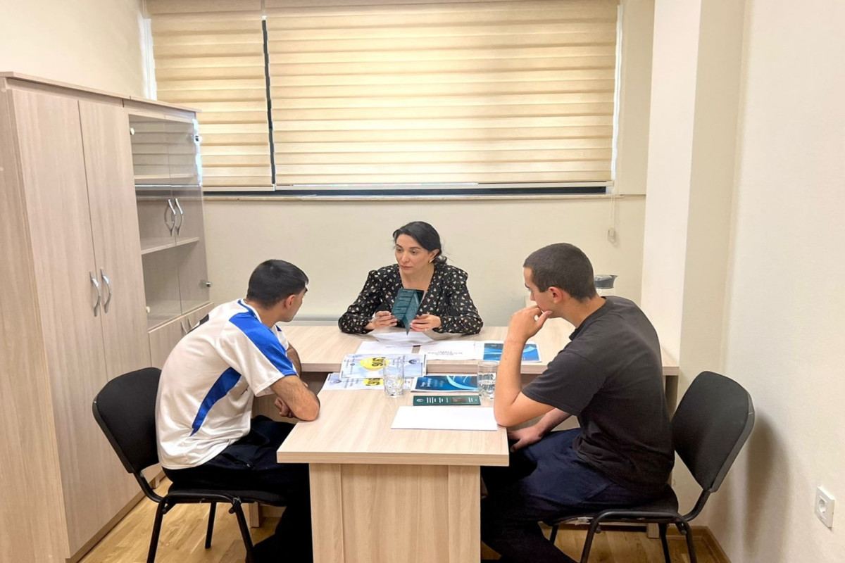 Azerbaijani ombudsman visits detained Armenian servicemen who violated state border