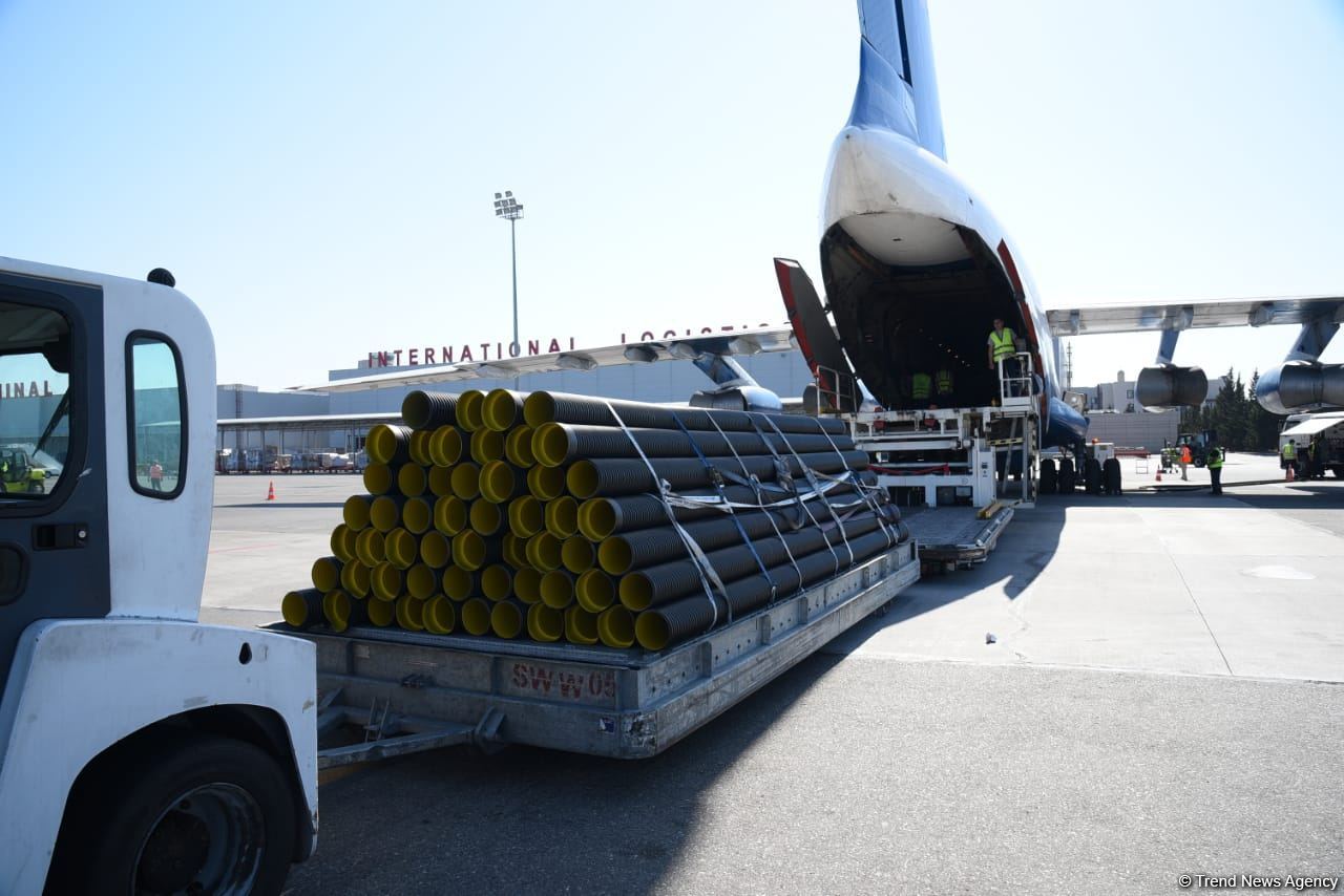 Azerbaijan providing regular humanitarian aid to Ukraine (PHOTO/VIDEO)