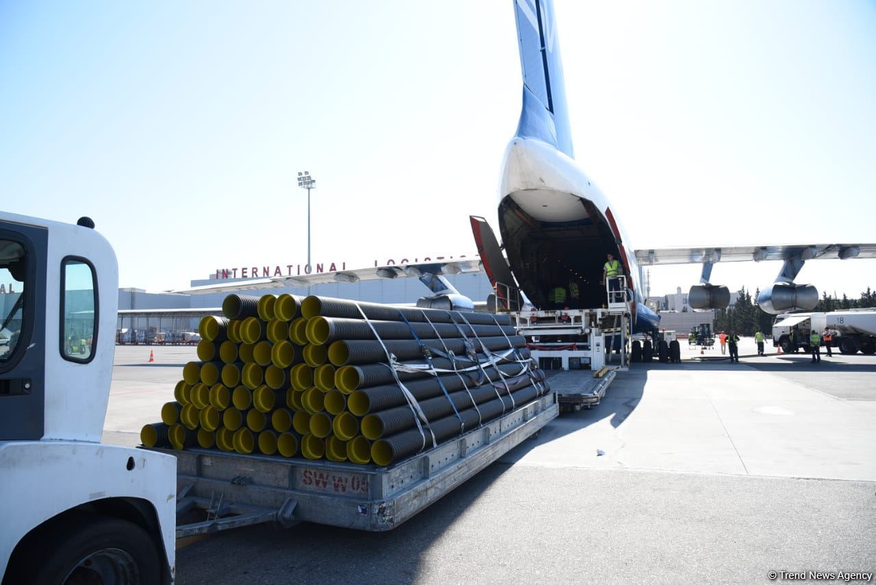 Azerbaijan providing regular humanitarian aid to Ukraine (PHOTO/VIDEO)