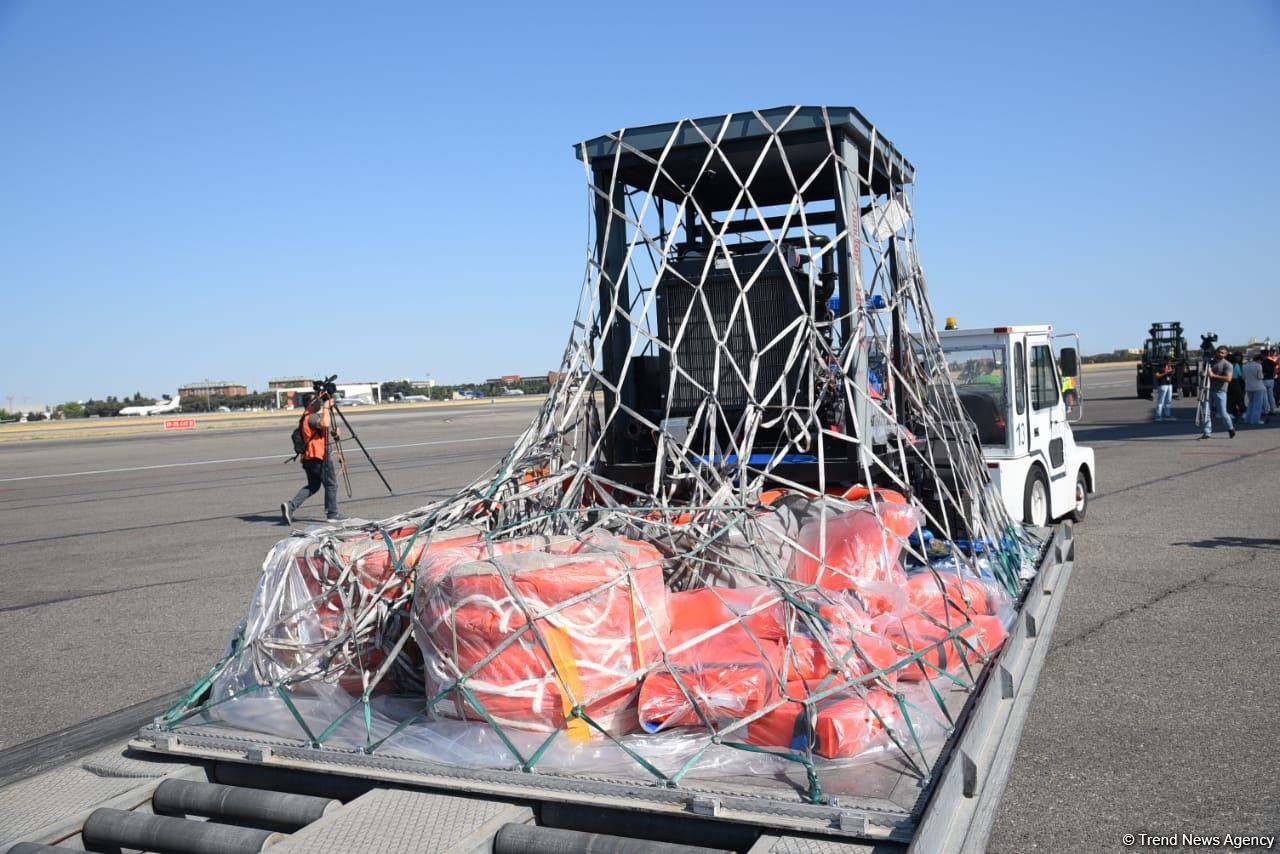 Azerbaijan providing regular humanitarian aid to Ukraine (PHOTO/VIDEO)
