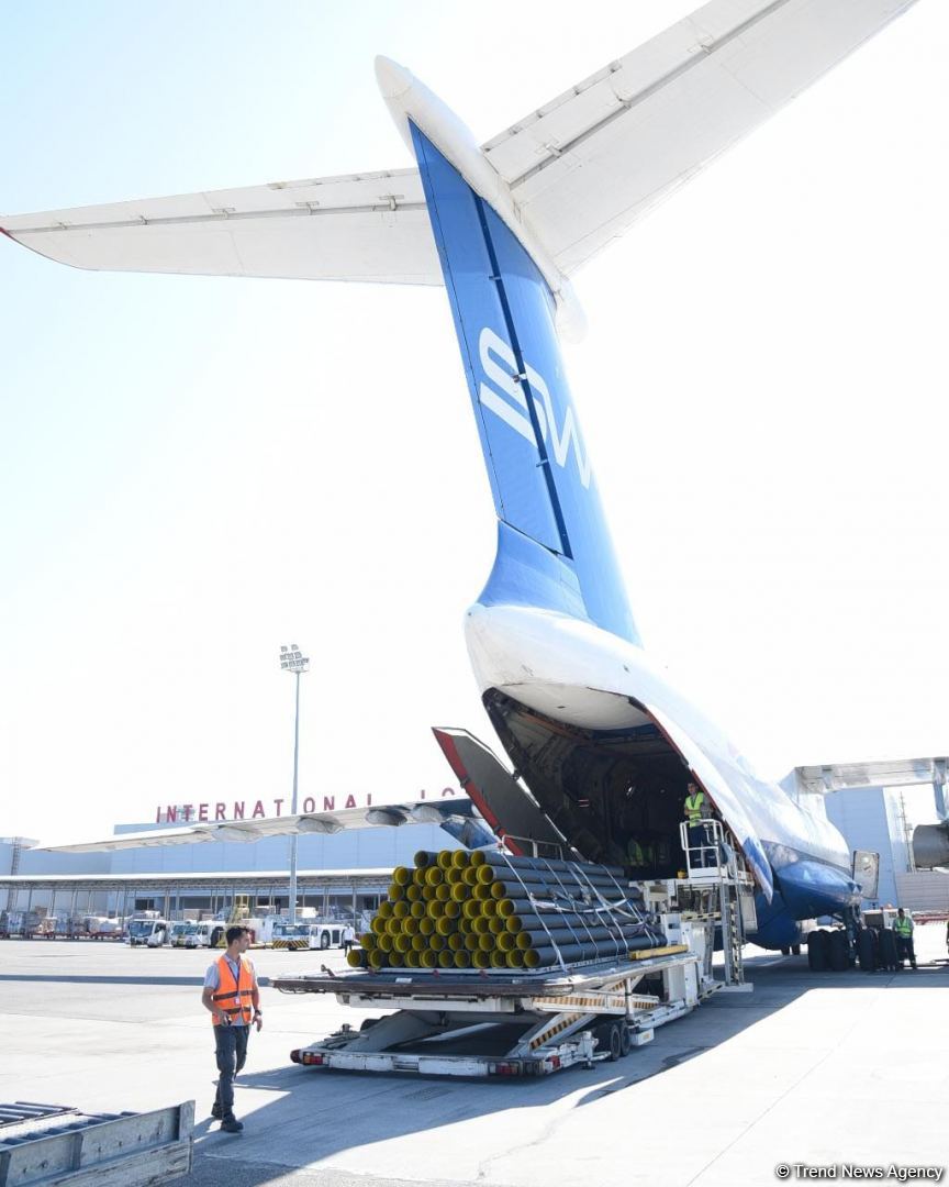 Azerbaijan providing regular humanitarian aid to Ukraine (PHOTO/VIDEO)