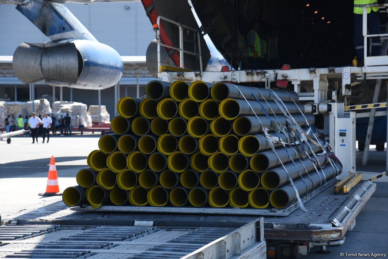 Azerbaijan providing regular humanitarian aid to Ukraine (PHOTO/VIDEO)