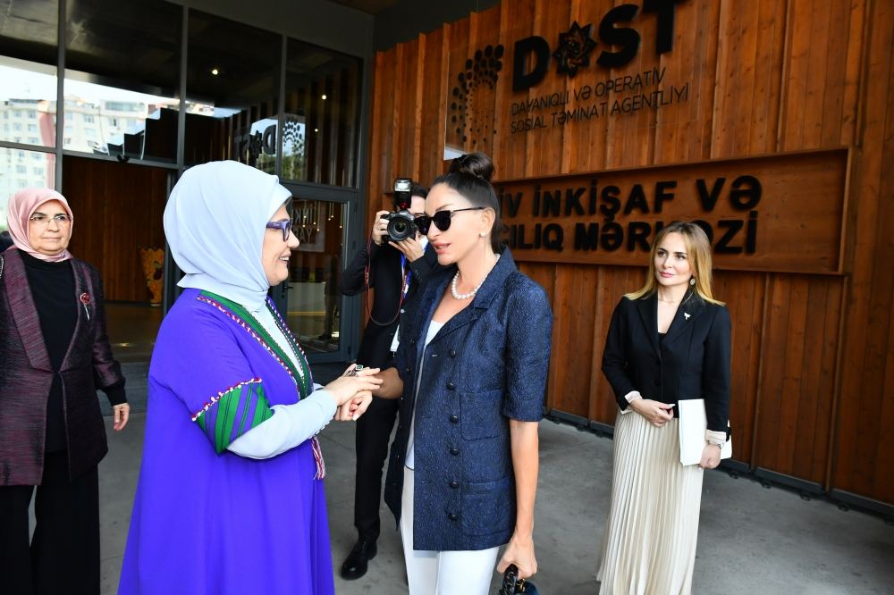 First Lady Mehriban Aliyeva, First Lady Emine Erdogan get acquainted with activity of DOST Center for Inclusive Development and Creativity in Baku (PHOTO)