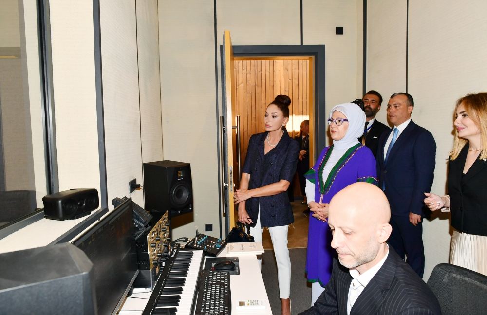 First Lady Mehriban Aliyeva, First Lady Emine Erdogan get acquainted with activity of DOST Center for Inclusive Development and Creativity in Baku (PHOTO)