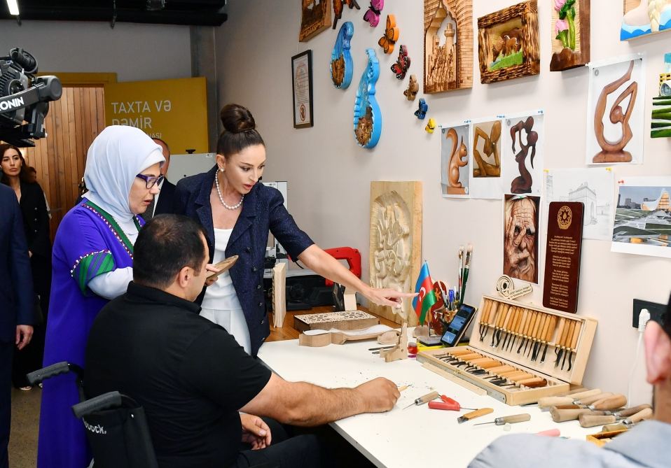 First Lady Mehriban Aliyeva, First Lady Emine Erdogan get acquainted with activity of DOST Center for Inclusive Development and Creativity in Baku (PHOTO)