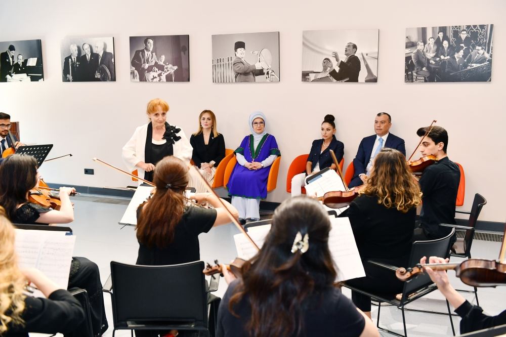 First Lady Mehriban Aliyeva, First Lady Emine Erdogan get acquainted with activity of DOST Center for Inclusive Development and Creativity in Baku (PHOTO)