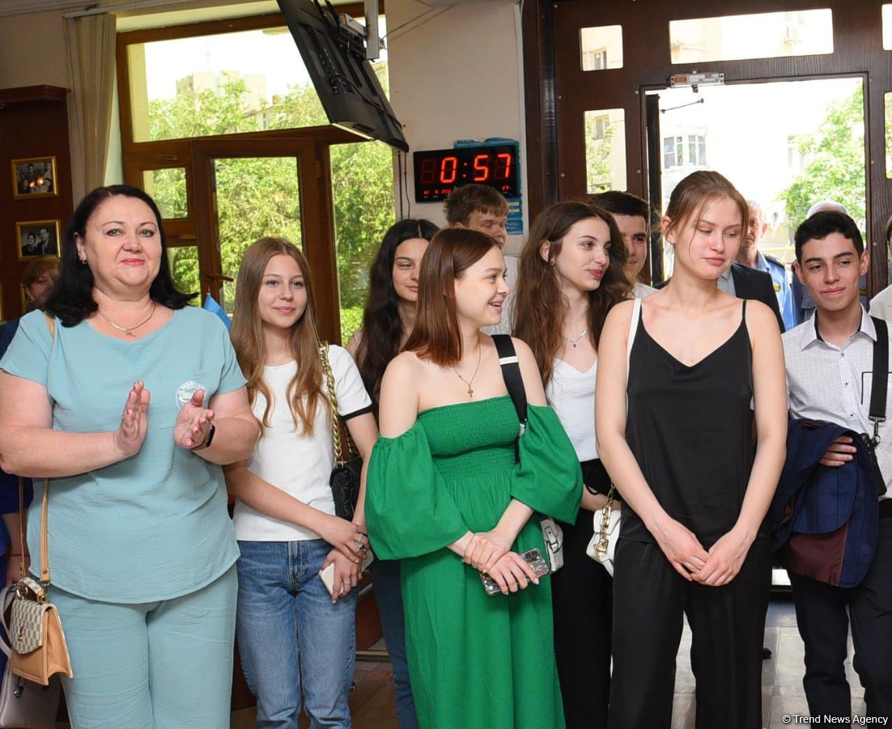 Ukrainian schoolchildren visit Lyceum named after academician Zarifa Aliyeva (PHOTO)