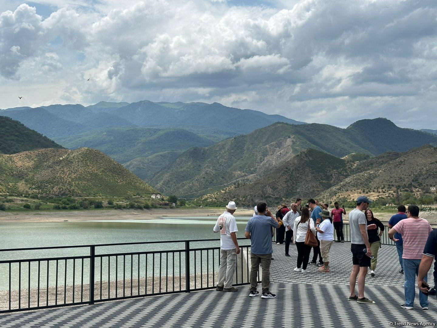 Group of foreign travelers visit Azerbaijan’s Sugovushan village (PHOTO)