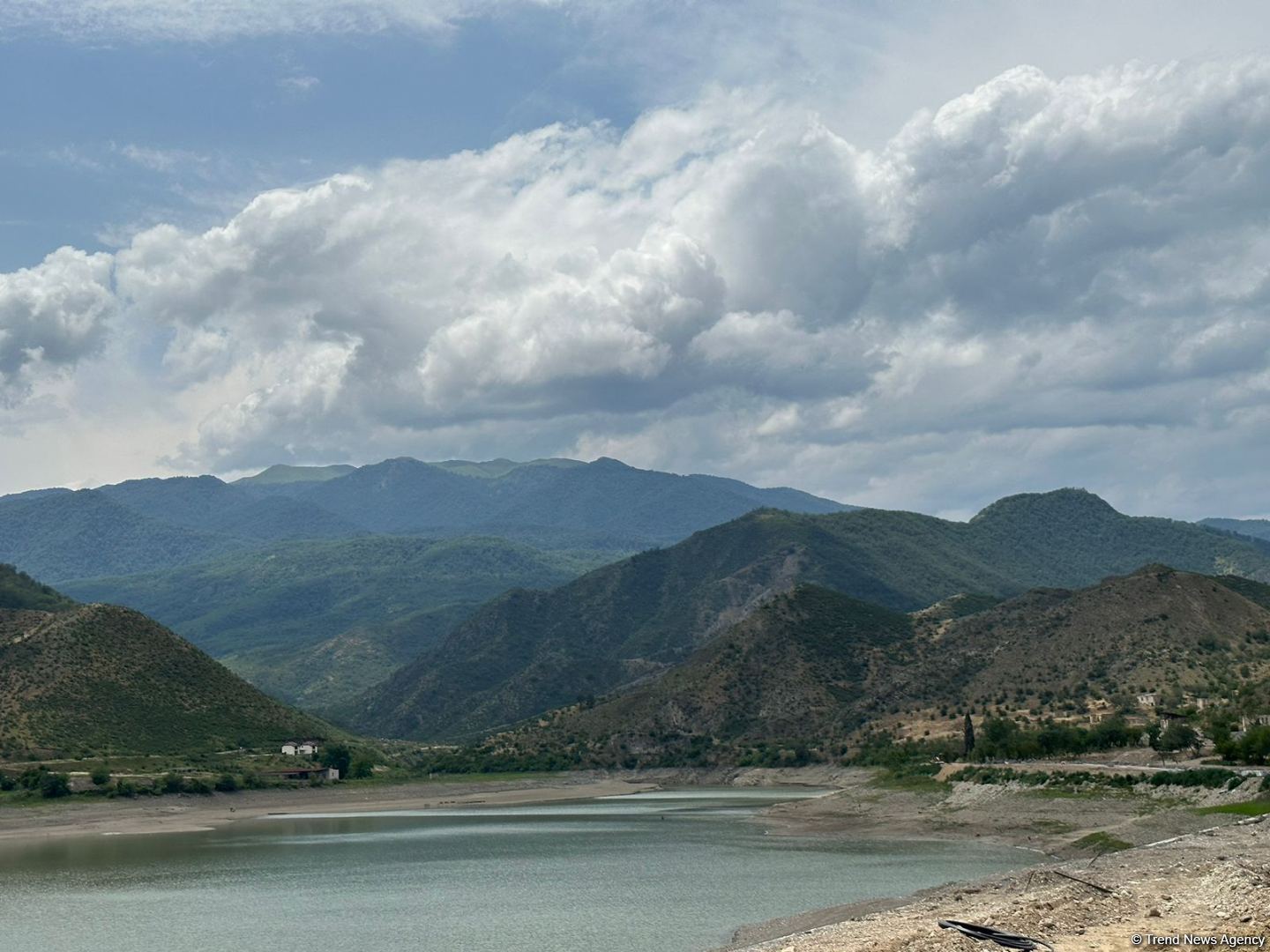 Group of foreign travelers visit Azerbaijan’s Sugovushan village (PHOTO)
