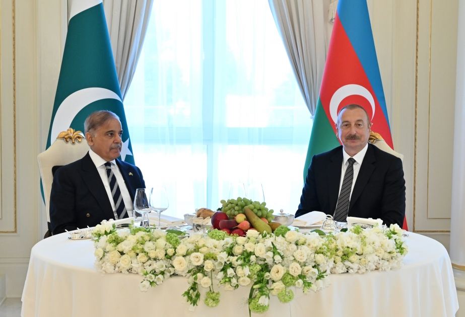 Official lunch hosted in honor of Pakistani PM on behalf of President Ilham Aliyev (VIDEO)