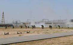 President Ilham Aliyev viewed conditions created at one of commando military units of Ministry of Defense, and presented battle flag to military unit (PHOTO)