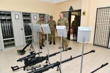 President Ilham Aliyev viewed conditions created at one of commando military units of Ministry of Defense, and presented battle flag to military unit (PHOTO)