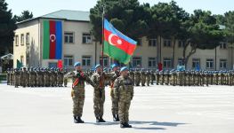 President Ilham Aliyev viewed conditions created at one of commando military units of Ministry of Defense, and presented battle flag to military unit (PHOTO)
