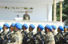 President Ilham Aliyev viewed conditions created at one of commando military units of Ministry of Defense, and presented battle flag to military unit (PHOTO)