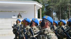 President Ilham Aliyev viewed conditions created at one of commando military units of Ministry of Defense, and presented battle flag to military unit (PHOTO)