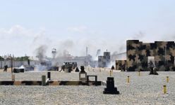 President Ilham Aliyev viewed conditions created at one of commando military units of Ministry of Defense, and presented battle flag to military unit (PHOTO)
