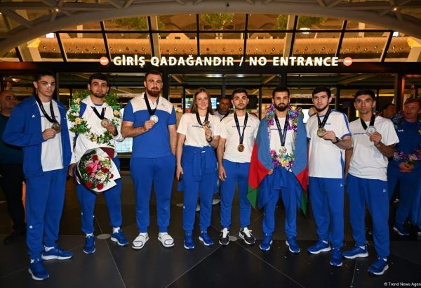 Azerbaijani athletes return home from III European Games in Poland (PHOTO)