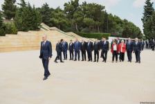 Turkish Grand National Assembly chairman in Azerbaijan's Martyrs' Alley, Memorial (PHOTO)