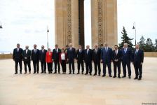 Turkish Grand National Assembly chairman in Azerbaijan's Martyrs' Alley, Memorial (PHOTO)