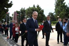 Turkish Grand National Assembly chairman in Azerbaijan's Martyrs' Alley, Memorial (PHOTO)