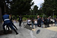 Turkish Grand National Assembly chairman in Azerbaijan's Martyrs' Alley, Memorial (PHOTO)