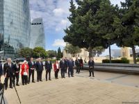 Turkish Grand National Assembly chairman in Azerbaijan's Martyrs' Alley, Memorial (PHOTO)