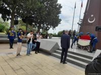 Turkish Grand National Assembly chairman in Azerbaijan's Martyrs' Alley, Memorial (PHOTO)