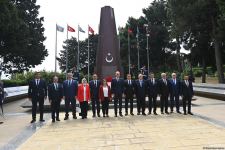 Turkish Grand National Assembly chairman in Azerbaijan's Martyrs' Alley, Memorial (PHOTO)