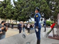Turkish Grand National Assembly chairman in Azerbaijan's Martyrs' Alley, Memorial (PHOTO)