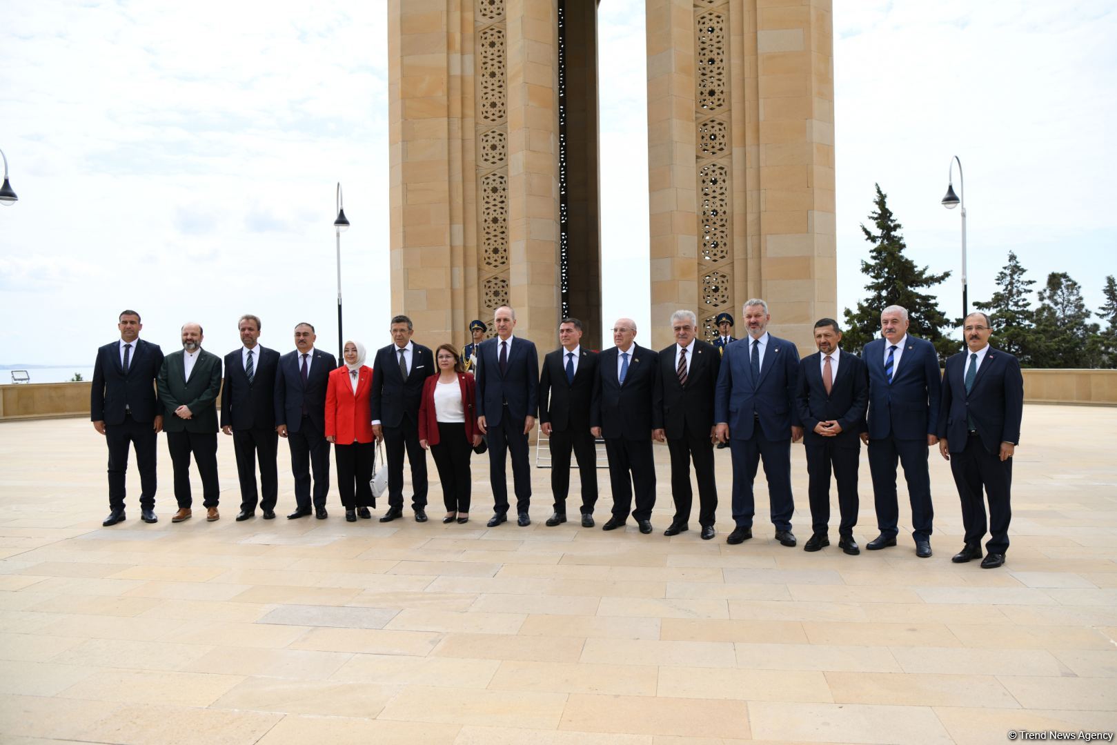 Turkish Grand National Assembly chairman in Azerbaijan's Martyrs' Alley, Memorial (PHOTO)