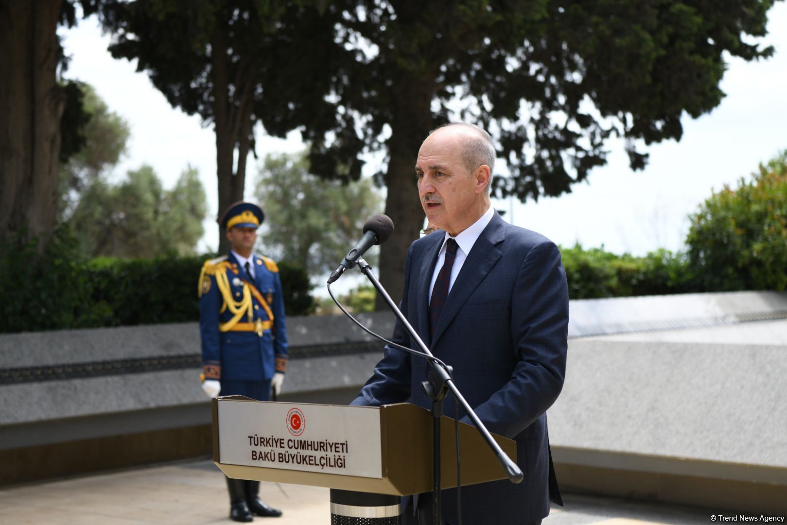 Turkish Grand National Assembly chairman in Azerbaijan's Martyrs' Alley, Memorial (PHOTO)