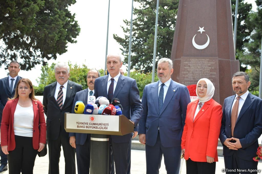 Turkish Grand National Assembly chairman in Azerbaijan's Martyrs' Alley, Memorial (PHOTO)