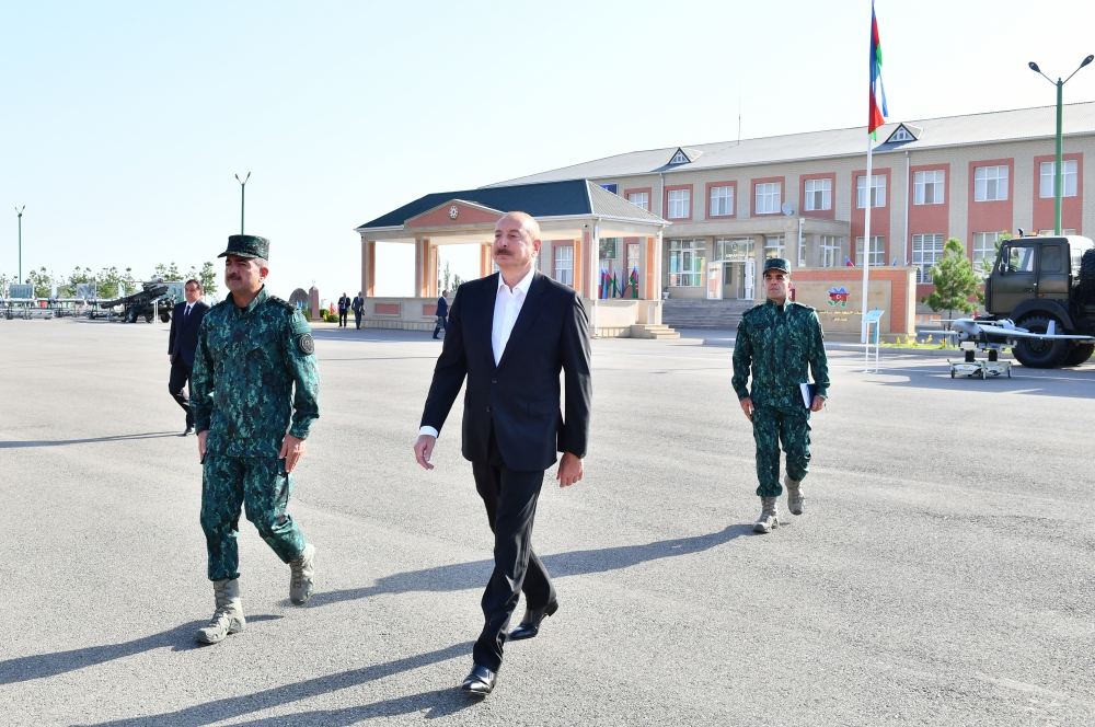 President Ilham Aliyev views conditions created in garrison complex of "Gazakh" Separate Border Division (PHOTO/VIDEO)