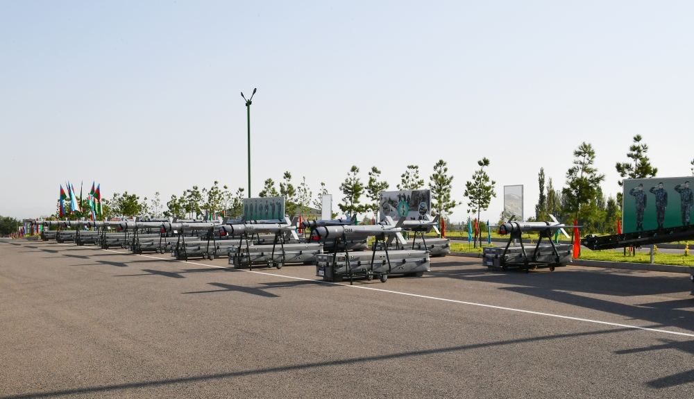 President Ilham Aliyev views conditions created in garrison complex of "Gazakh" Separate Border Division (PHOTO/VIDEO)