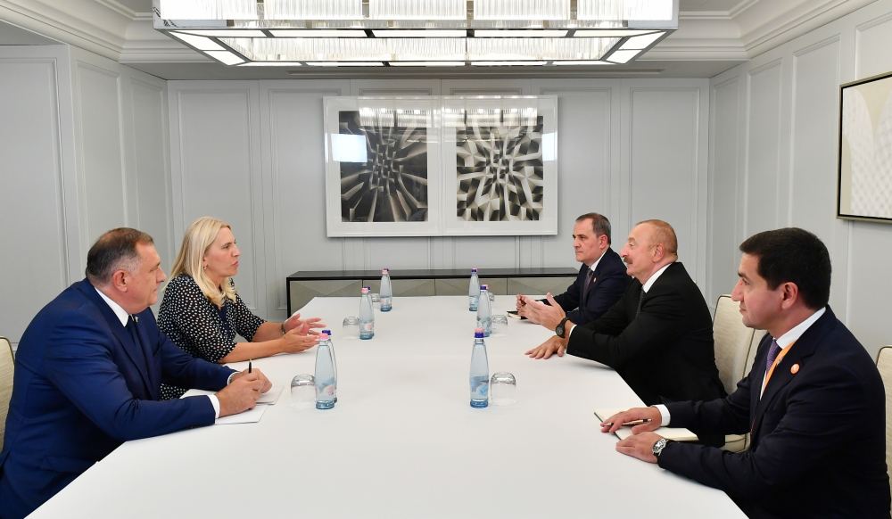 President Ilham Aliyev holds meeting with member of Presidency of Bosnia and Herzegovina Željka Cvijanović and President of Republic of Srpska Milorad Dodik (PHOTO)