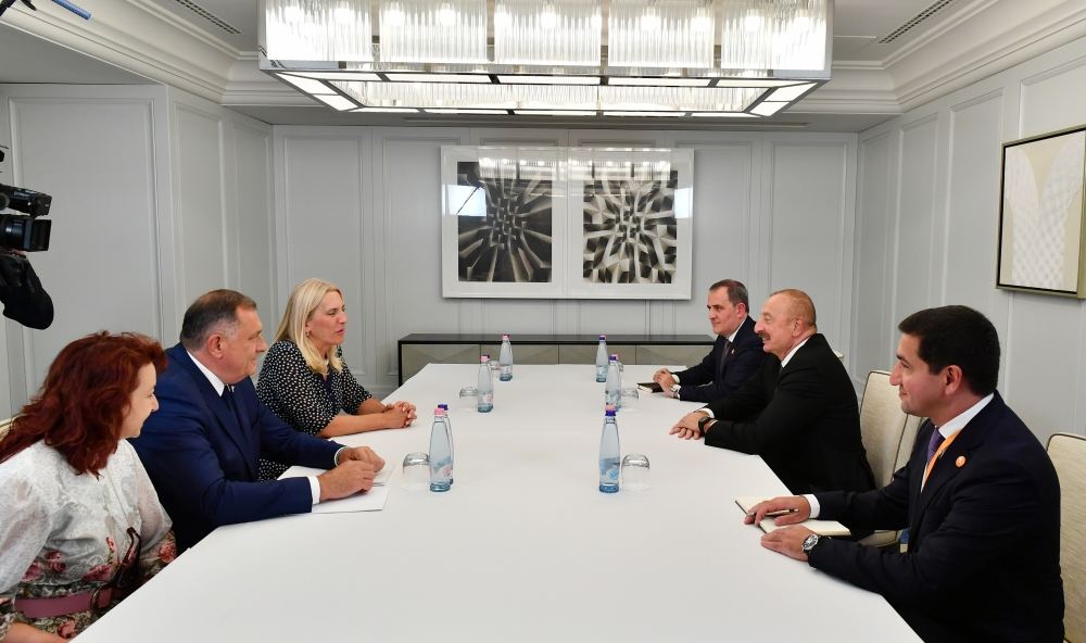 President Ilham Aliyev holds meeting with member of Presidency of Bosnia and Herzegovina Željka Cvijanović and President of Republic of Srpska Milorad Dodik (PHOTO)