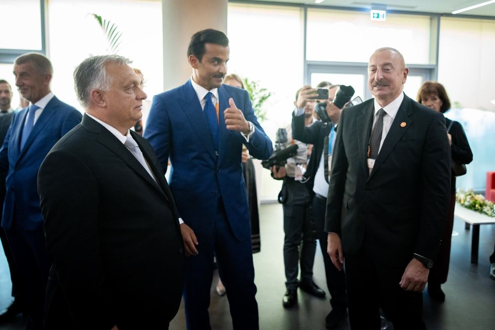 President Ilham Aliyev and First Lady Mehriban Aliyeva watch men's 100m final at World Championships in athletics in Budapest (PHOTO)