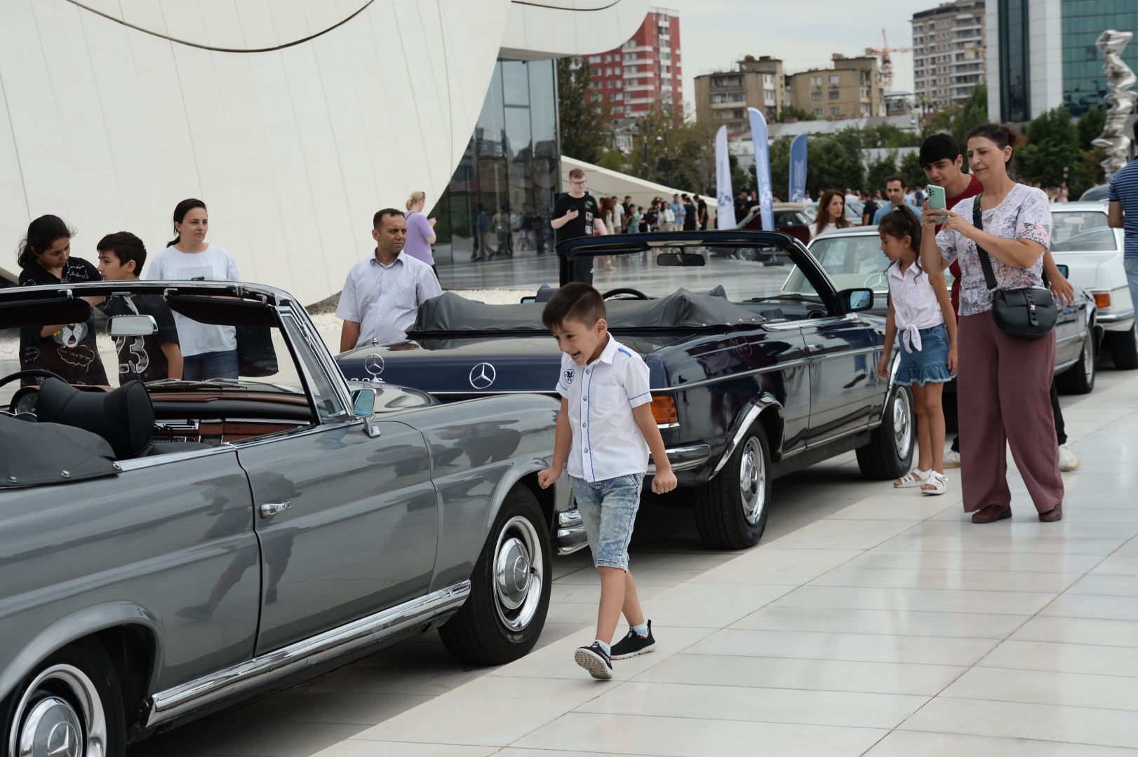 Exhibition of classic cars held in front of Heydar Aliyev Center (PHOTO)