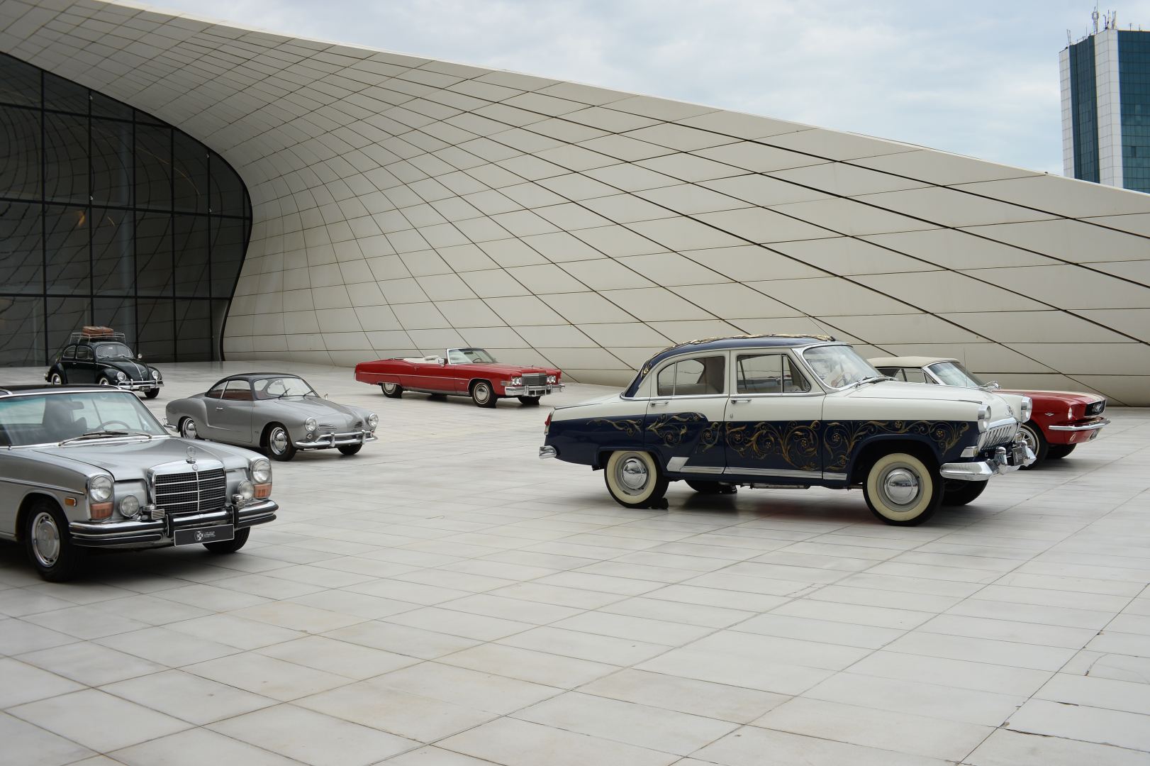 Exhibition of classic cars held in front of Heydar Aliyev Center (PHOTO)