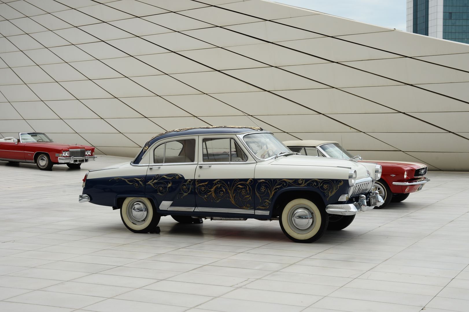 Exhibition of classic cars held in front of Heydar Aliyev Center (PHOTO)