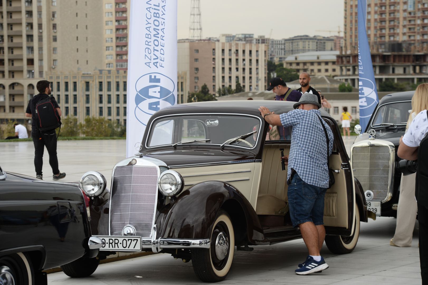 Exhibition of classic cars held in front of Heydar Aliyev Center (PHOTO)